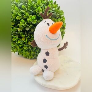 Disney Frozen Olaf White Snowman Plush with Orange Nose gently used